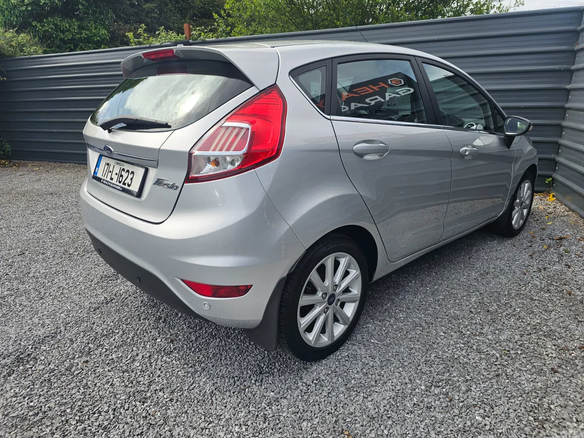 Ford Fiesta Hatchback, Petrol, 2017, Grey
