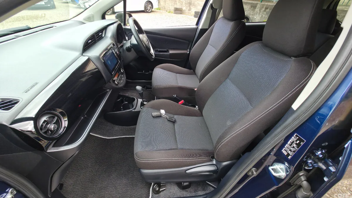 Toyota Vitz Hatchback, Petrol Hybrid, 2018, Blue