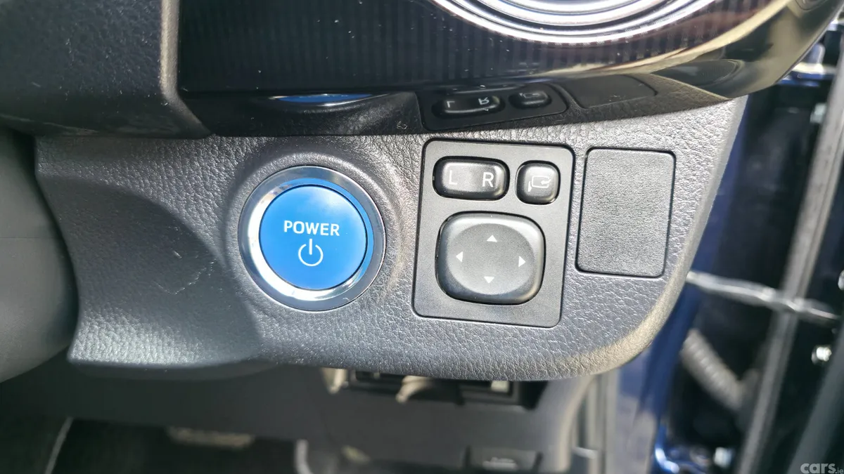 Toyota Vitz Hatchback, Petrol Hybrid, 2018, Blue