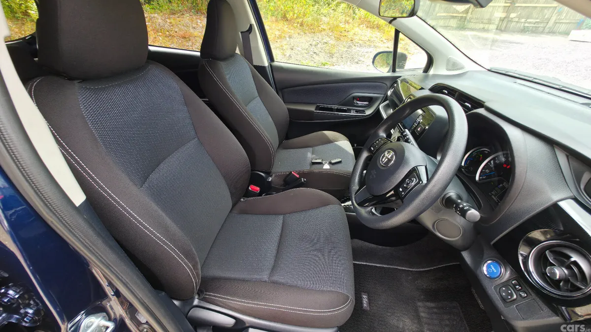 Toyota Vitz Hatchback, Petrol Hybrid, 2018, Blue