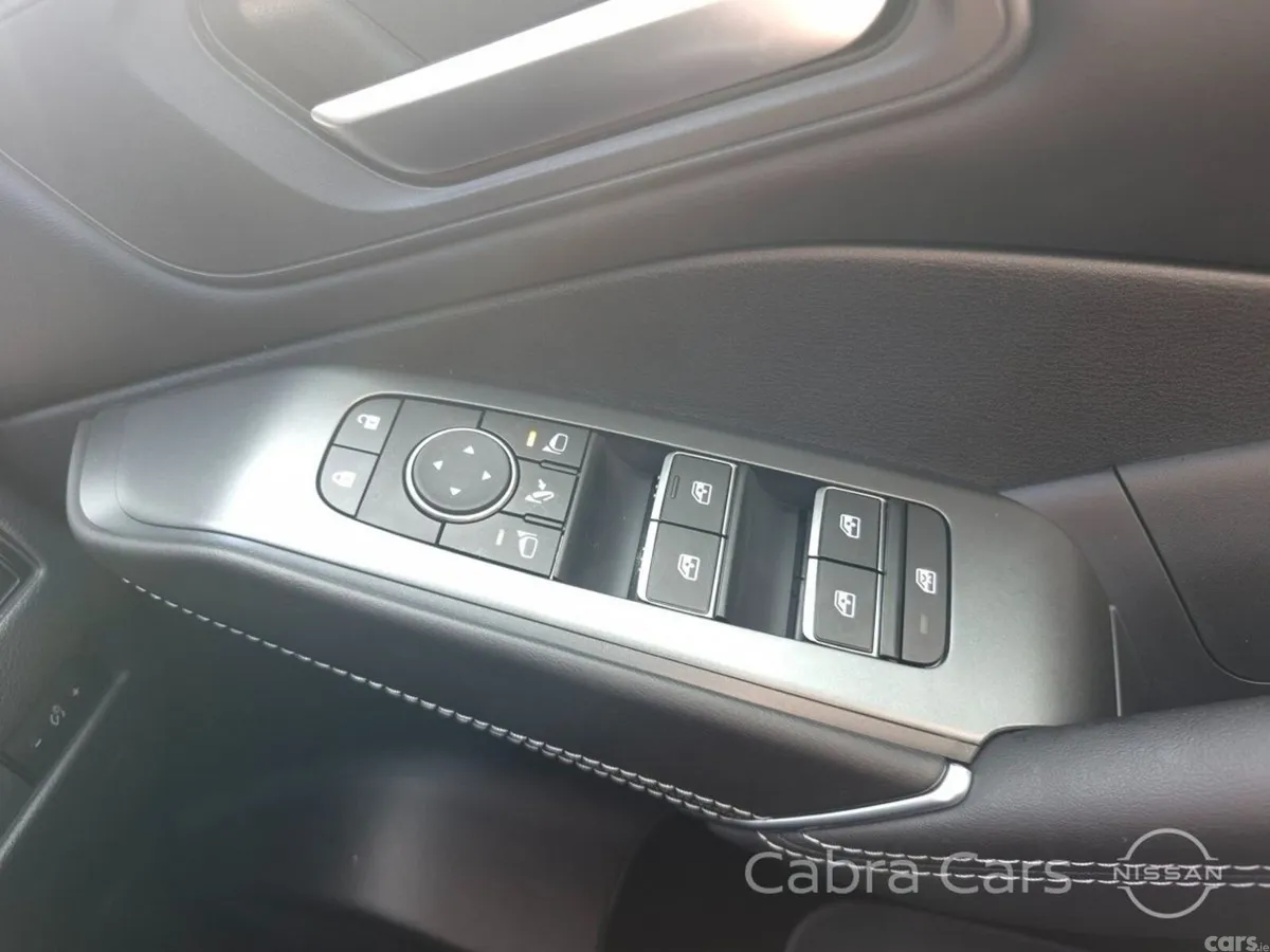 Nissan Qashqai MPV, Petrol Hybrid, 2026, Red