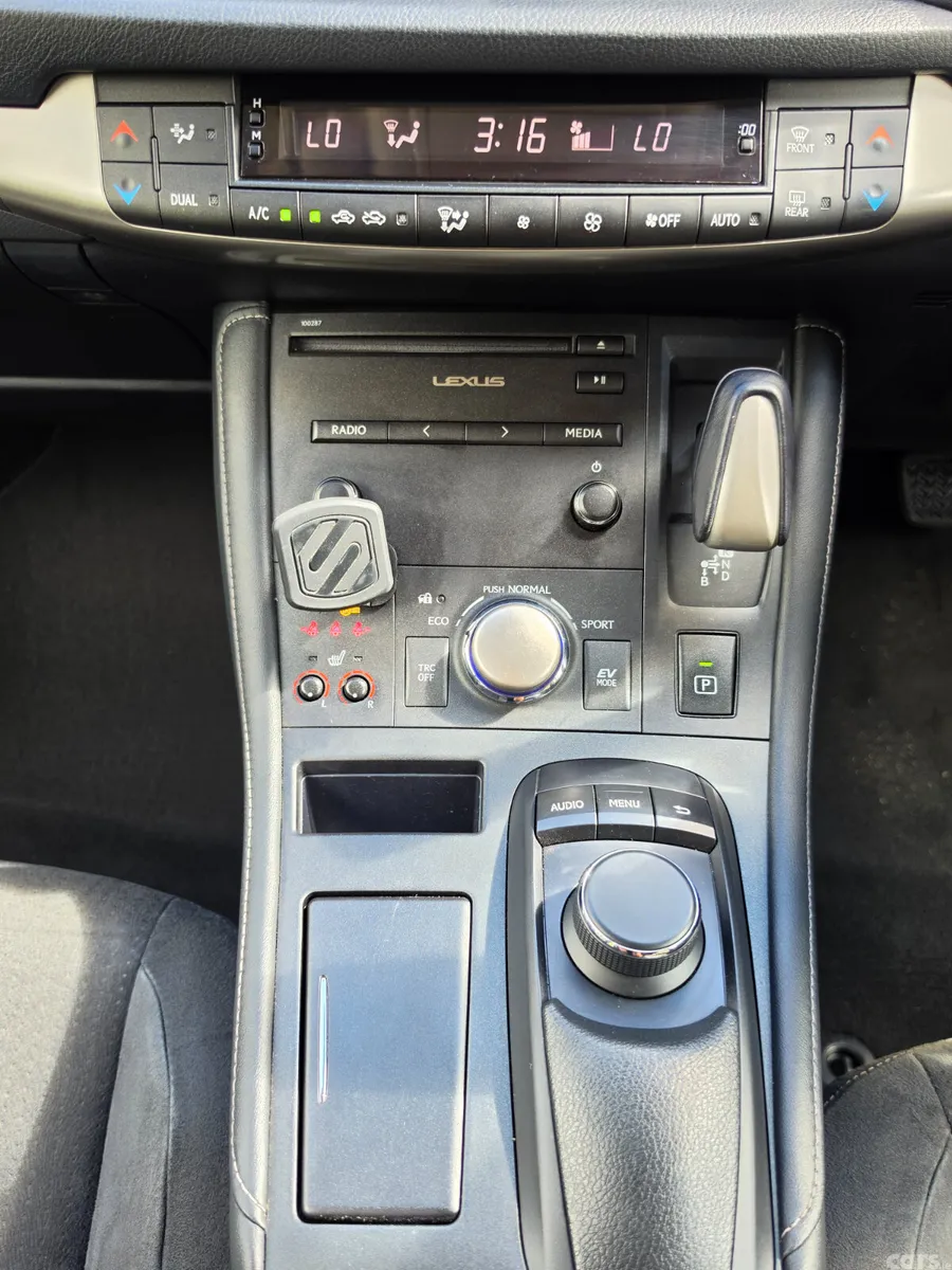 Lexus CT Hatchback, Petrol Hybrid, 2016, White