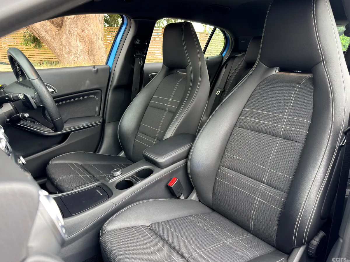 Mercedes-Benz GLA Hatchback, Petrol, 2016, Blue