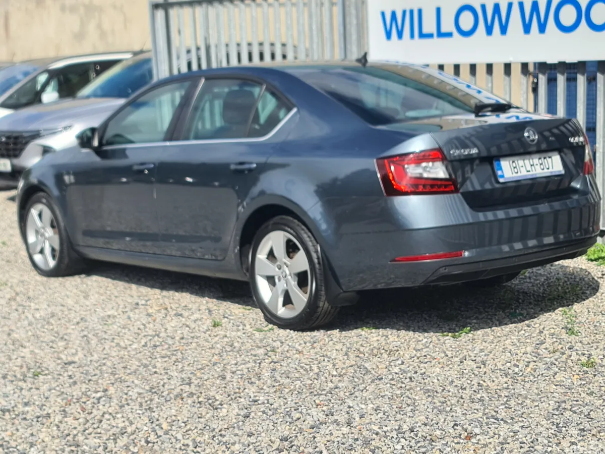 Skoda Octavia Saloon, Diesel, 2018, Grey