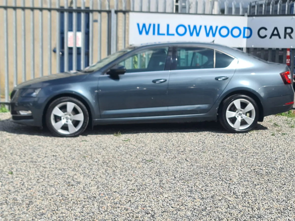Skoda Octavia Saloon, Diesel, 2018, Grey