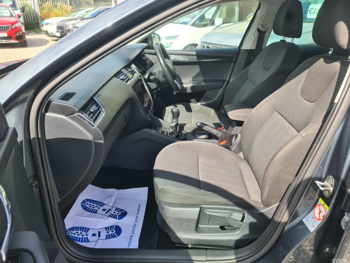 Skoda Octavia Saloon, Diesel, 2018, Grey