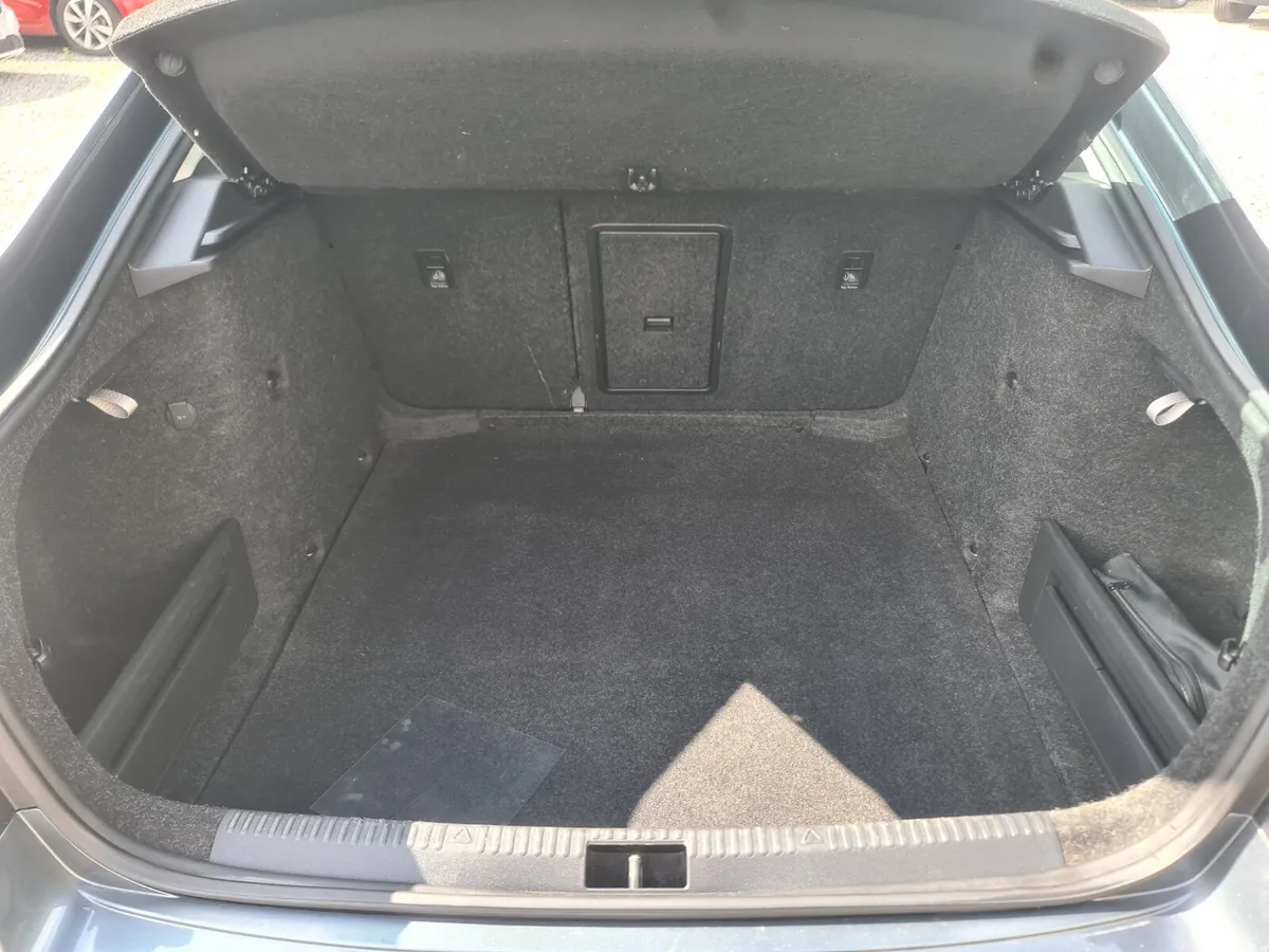 Skoda Octavia Saloon, Diesel, 2018, Grey