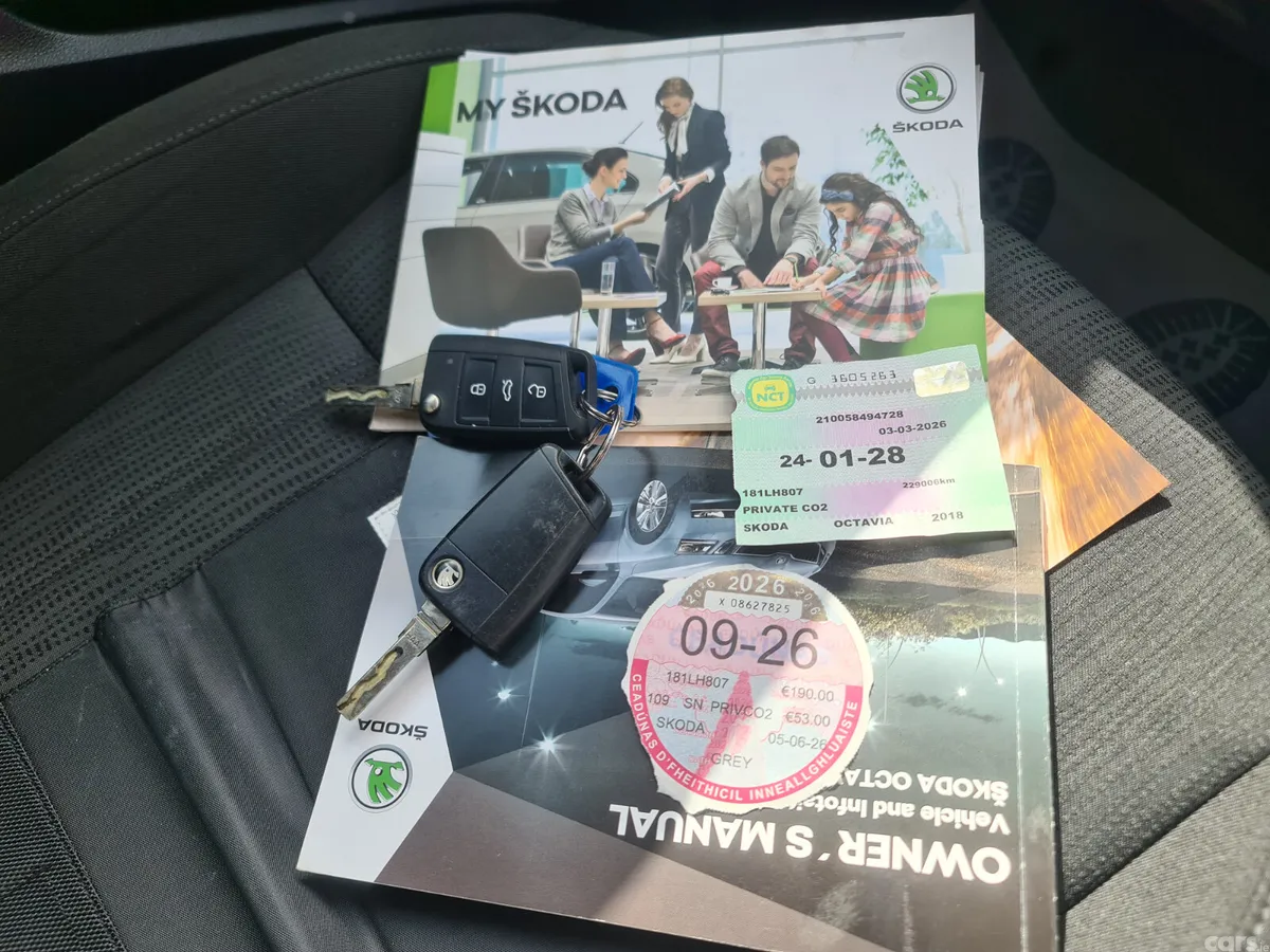 Skoda Octavia Saloon, Diesel, 2018, Grey