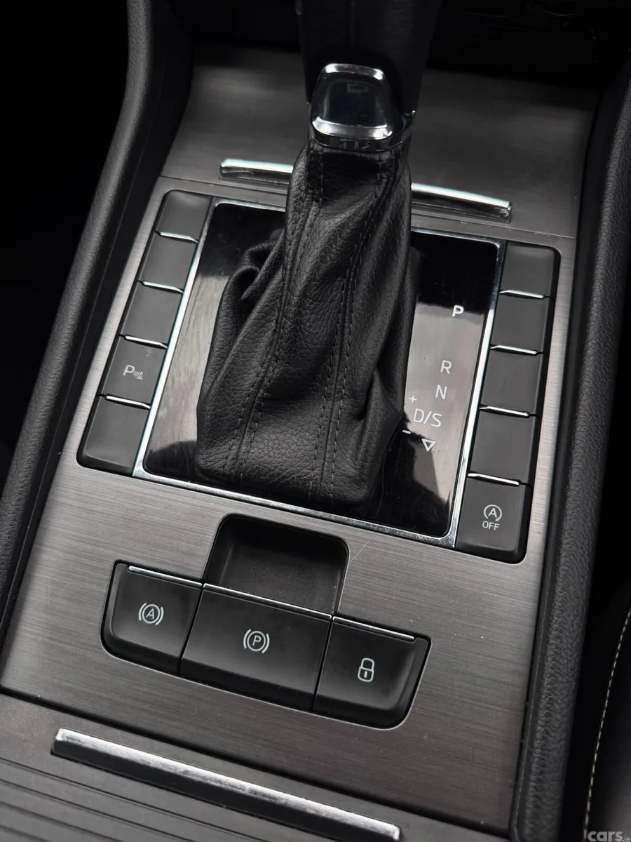 Skoda Superb Saloon, Diesel, 2020, Grey