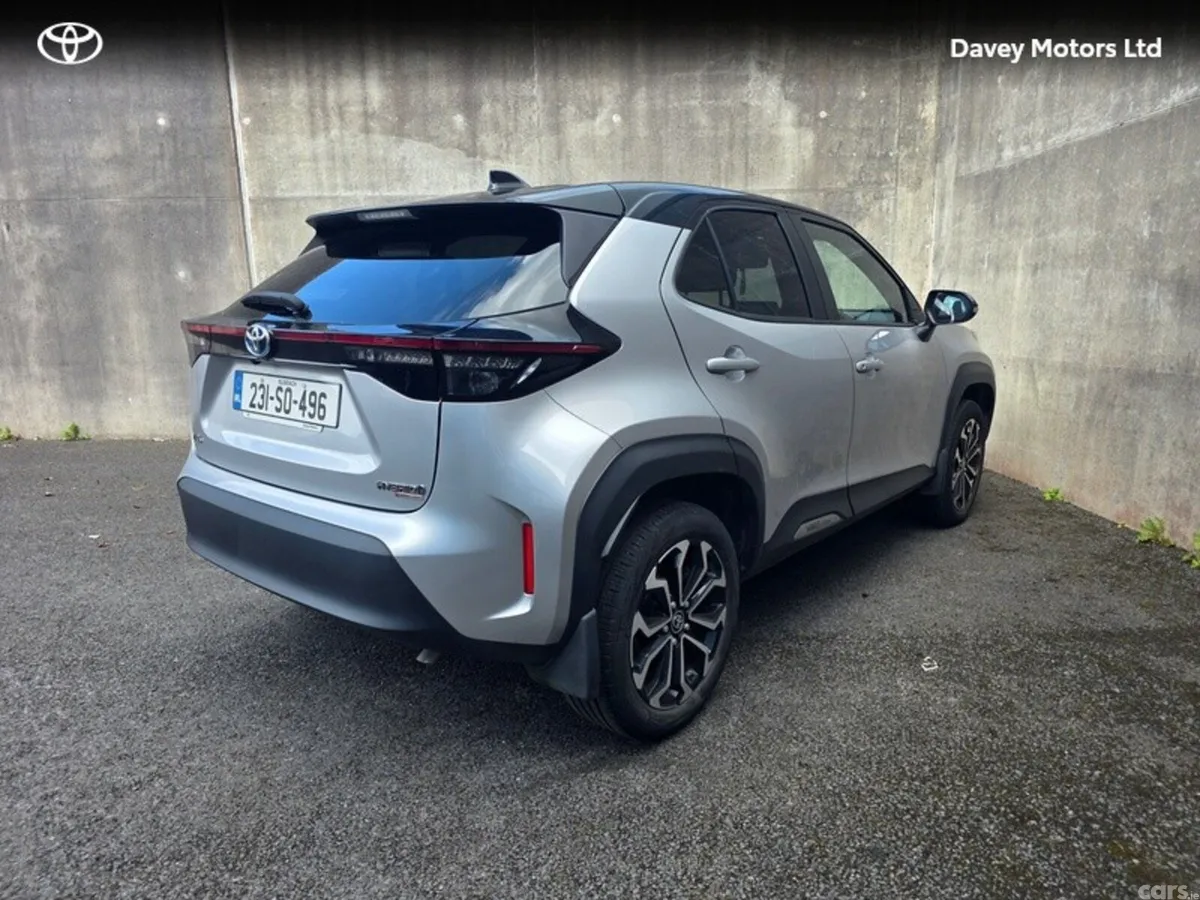 Toyota Yaris Cross Hatchback, Petrol Hybrid, 2023, Silver