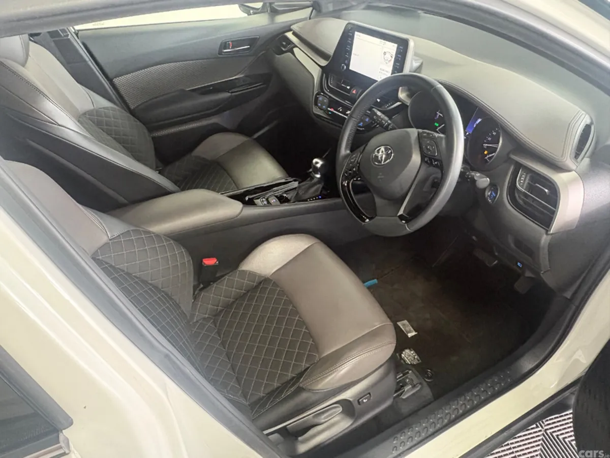 Toyota C-HR SUV, Petrol Hybrid, 2020, White