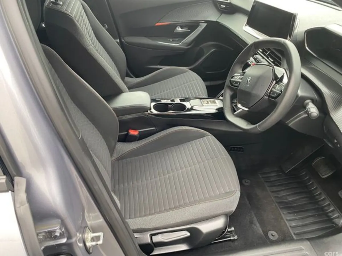 Peugeot 2008 Hatchback, Electric, 2023, Grey