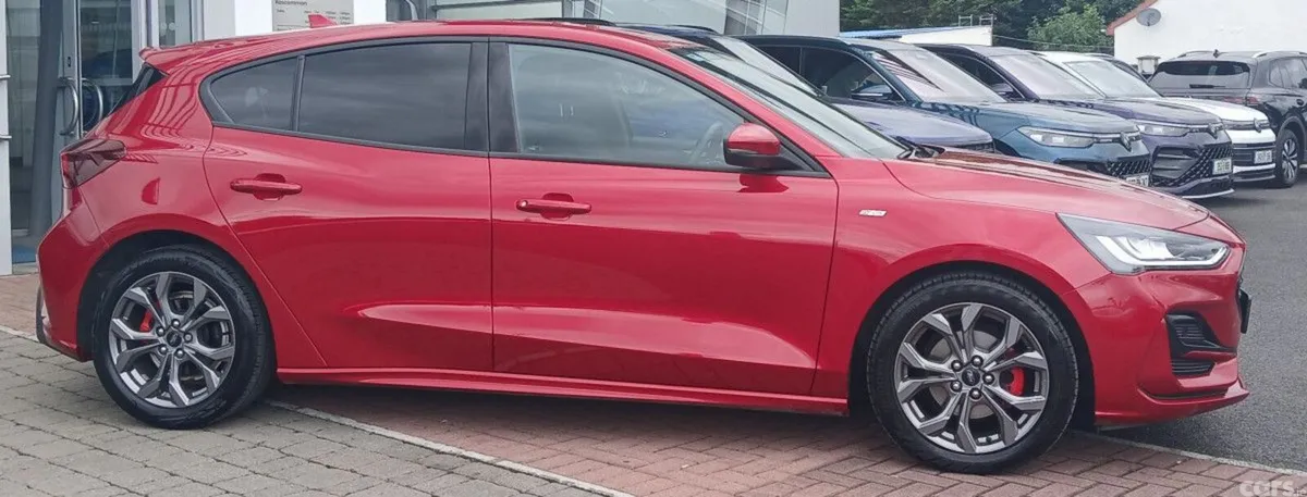 Ford Focus Hatchback, Petrol, 2023, Red