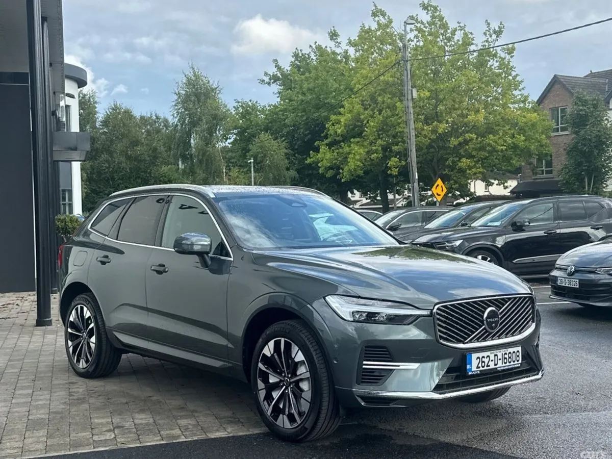 Volvo XC60 SUV, Petrol Plug-in Hybrid, 2026, Green