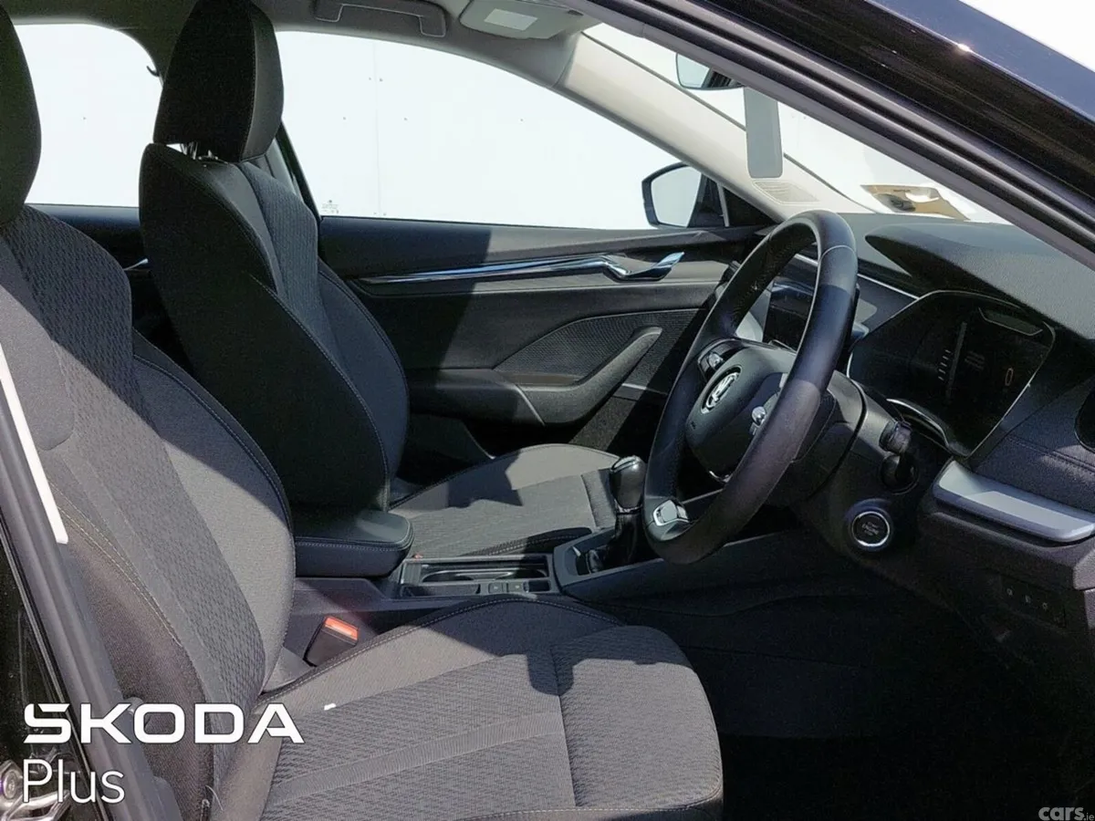 Skoda Octavia Saloon, Diesel, 2024, Black
