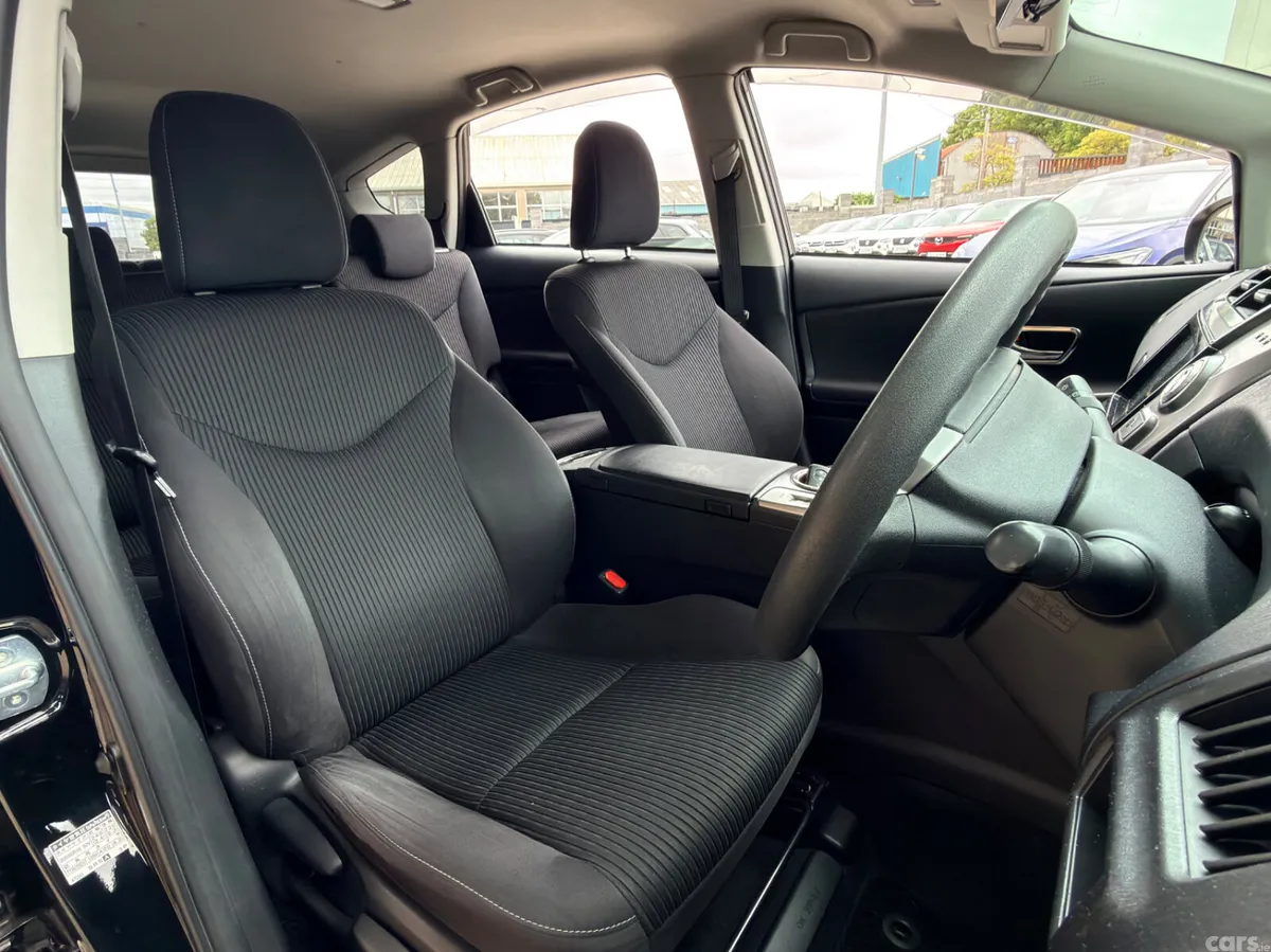 Toyota Prius MPV, Petrol Hybrid, 2016, Black