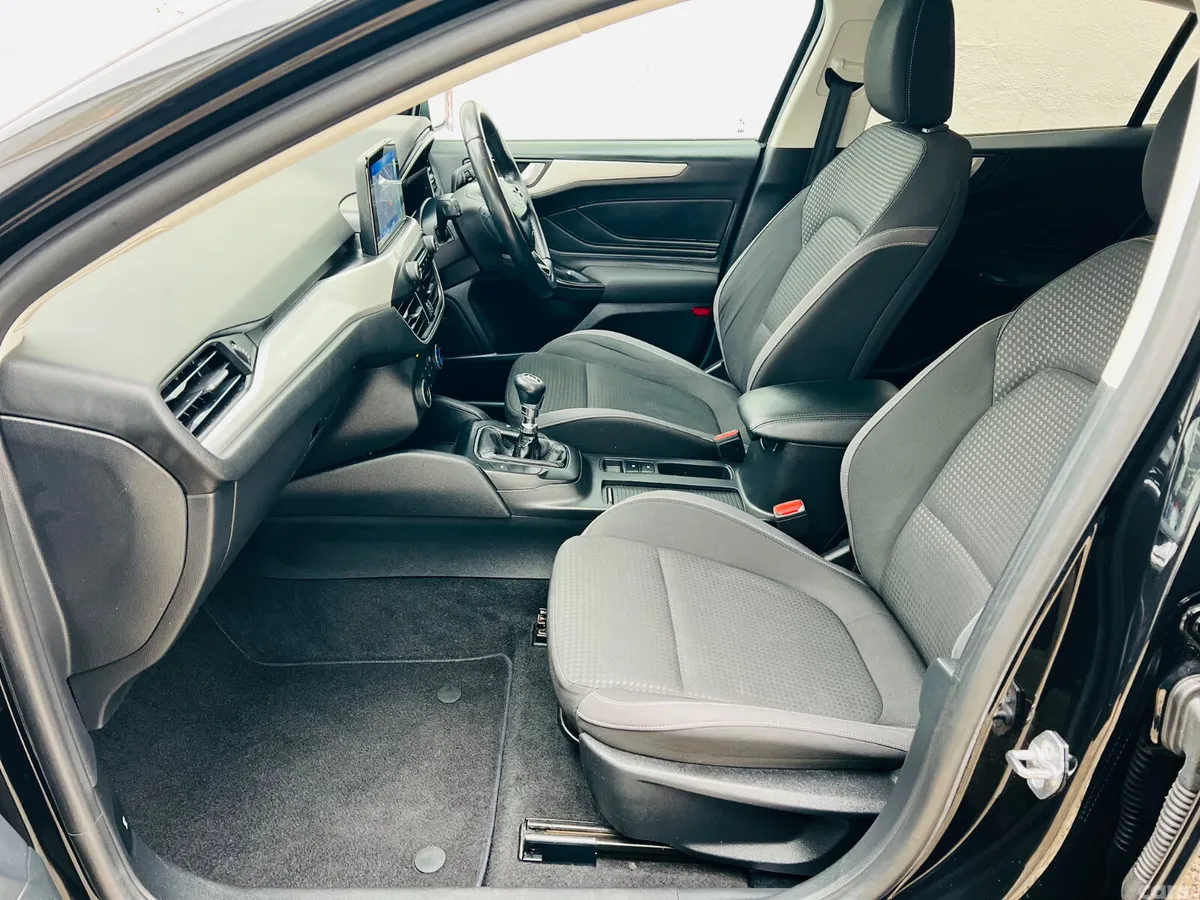 Ford Focus Hatchback, Diesel, 2021, Black