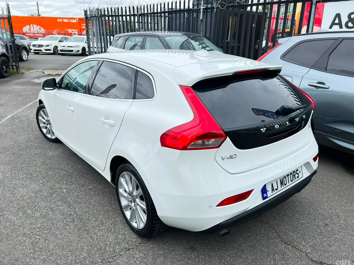 Volvo V40 Hatchback, Petrol, 2015, White