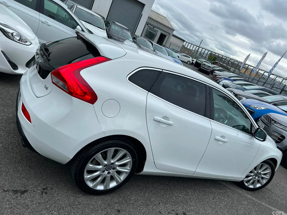 Volvo V40 Hatchback, Petrol, 2015, White