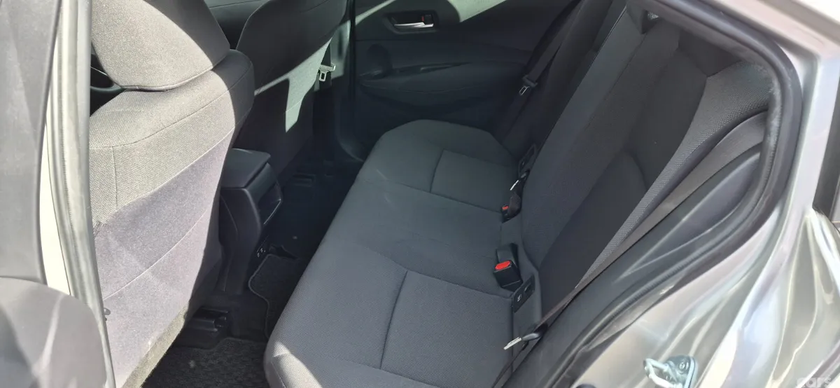 Toyota Corolla Saloon, Petrol Hybrid, 2021, Silver