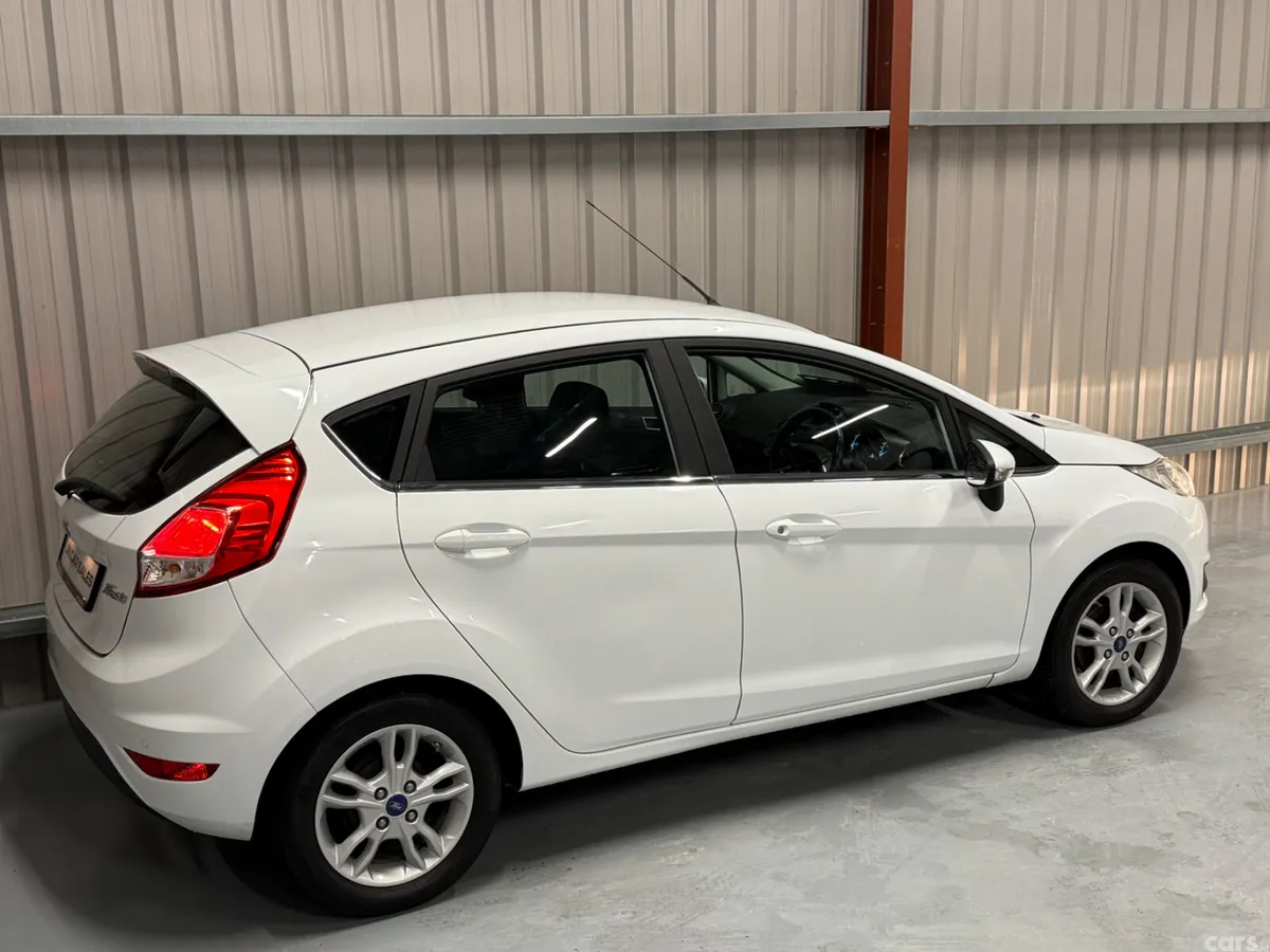 Ford Fiesta Hatchback, Petrol, 2015, White