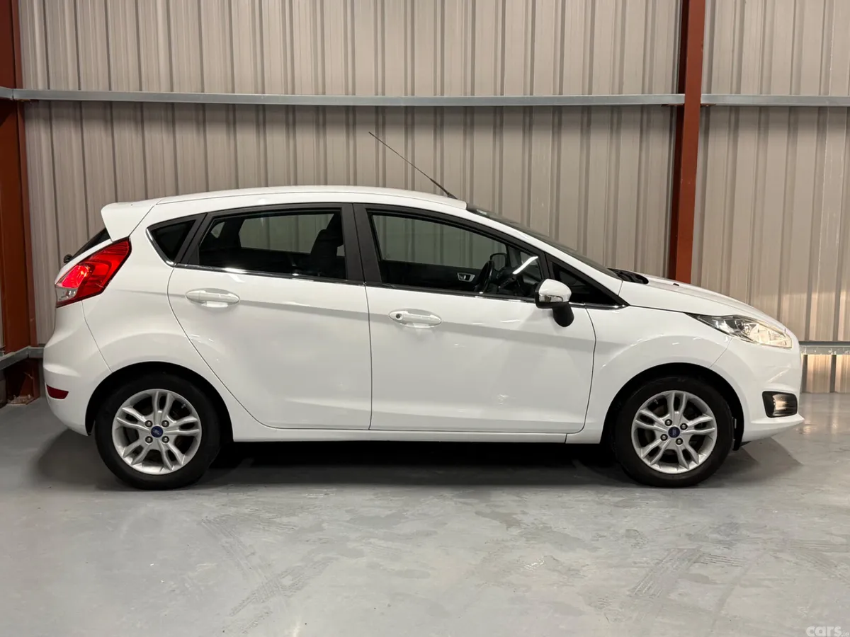 Ford Fiesta Hatchback, Petrol, 2015, White