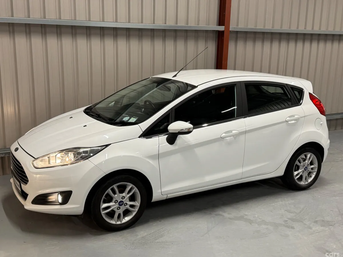 Ford Fiesta Hatchback, Petrol, 2015, White