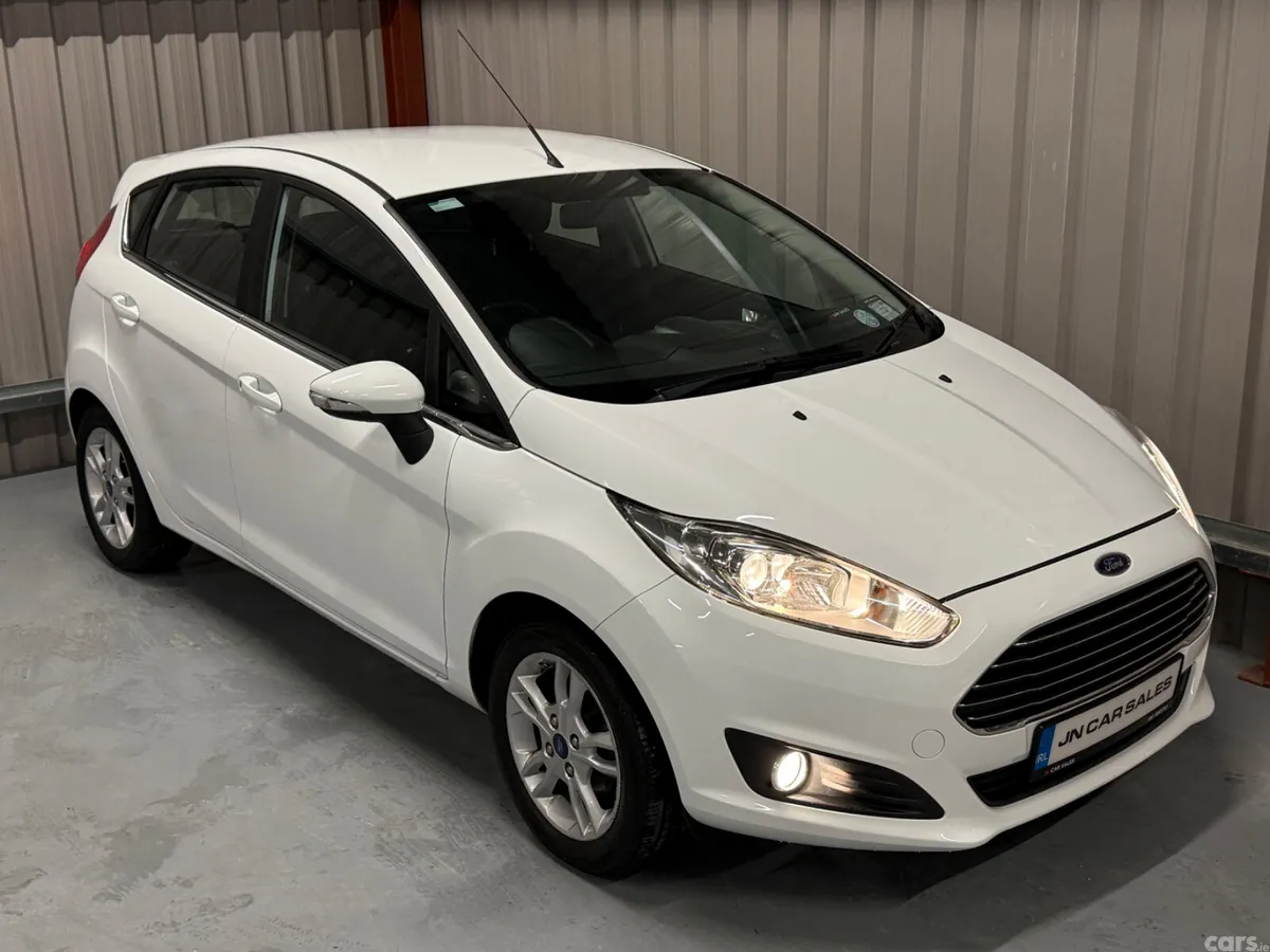 Ford Fiesta Hatchback, Petrol, 2015, White