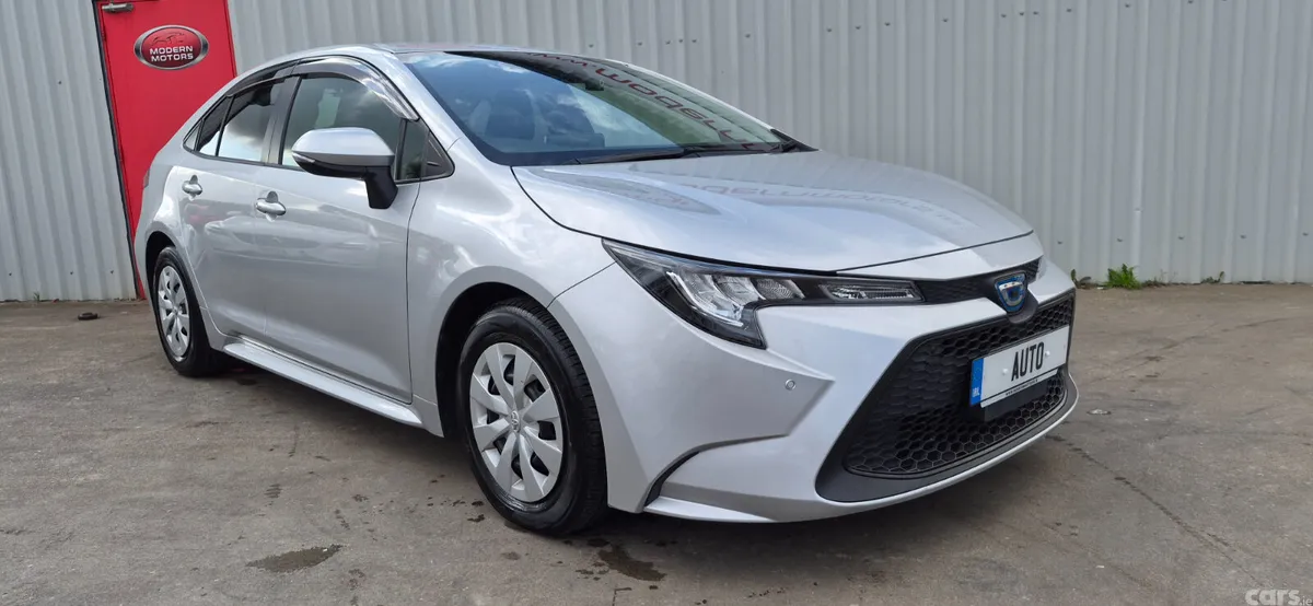 Toyota Corolla Saloon, Petrol Hybrid, 2021, Silver