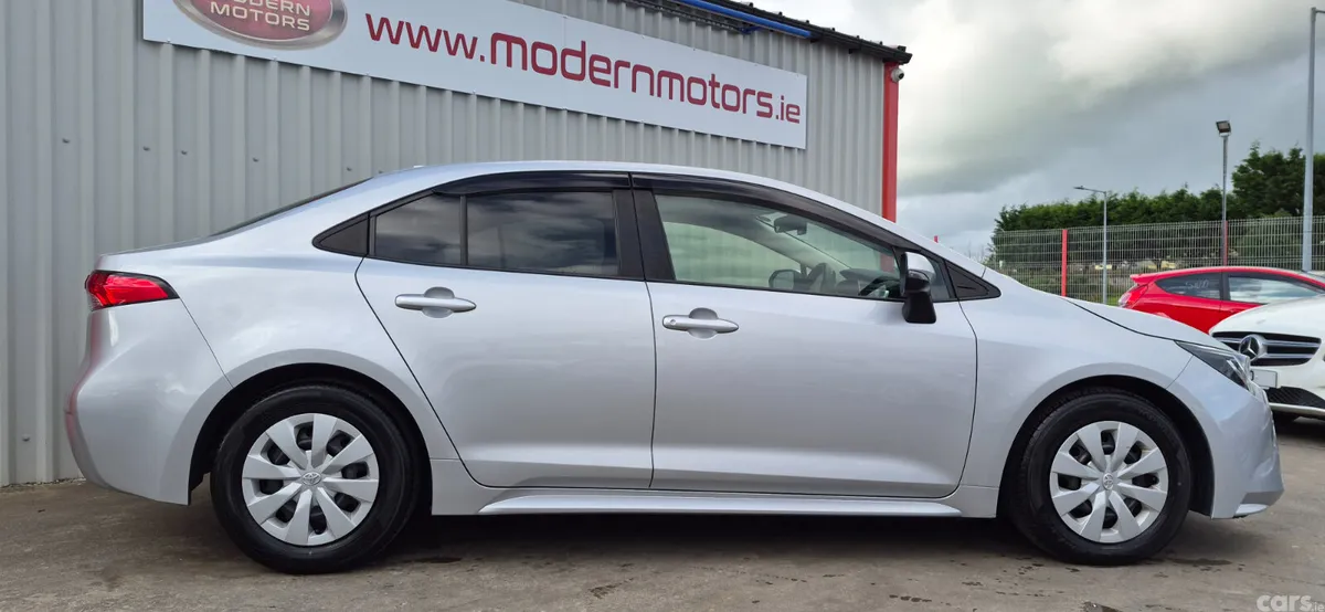 Toyota Corolla Saloon, Petrol Hybrid, 2021, Silver