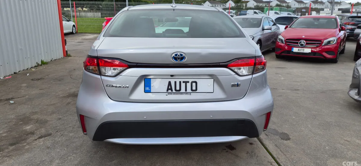 Toyota Corolla Saloon, Petrol Hybrid, 2021, Silver