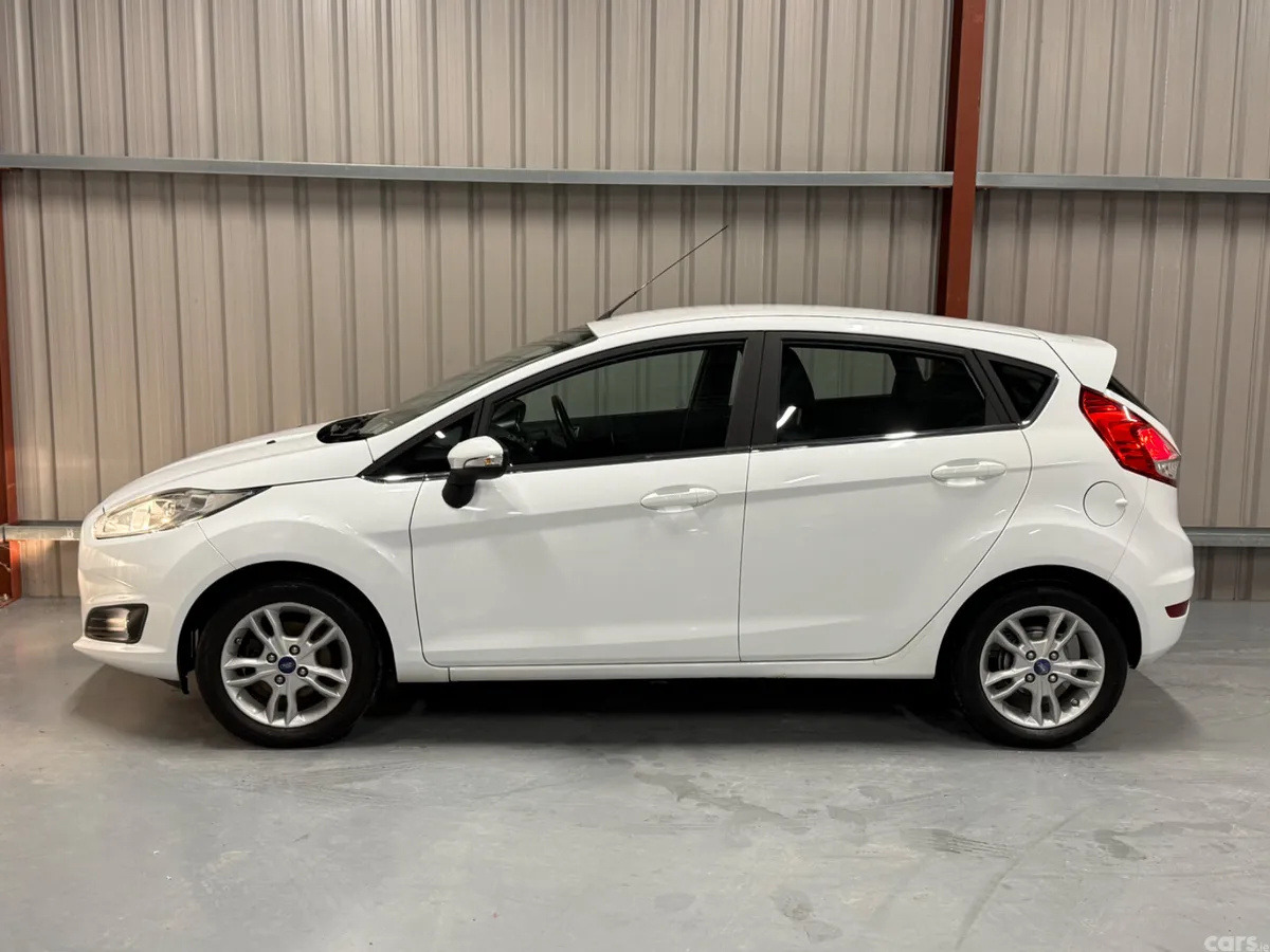 Ford Fiesta Hatchback, Petrol, 2015, White