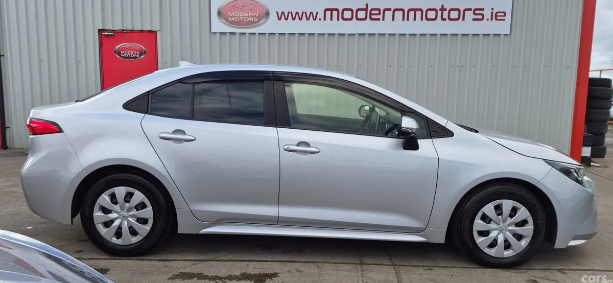Toyota Corolla Saloon, Petrol Hybrid, 2021, Silver
