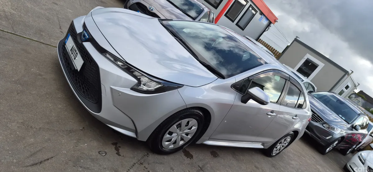 Toyota Corolla Saloon, Petrol Hybrid, 2021, Silver