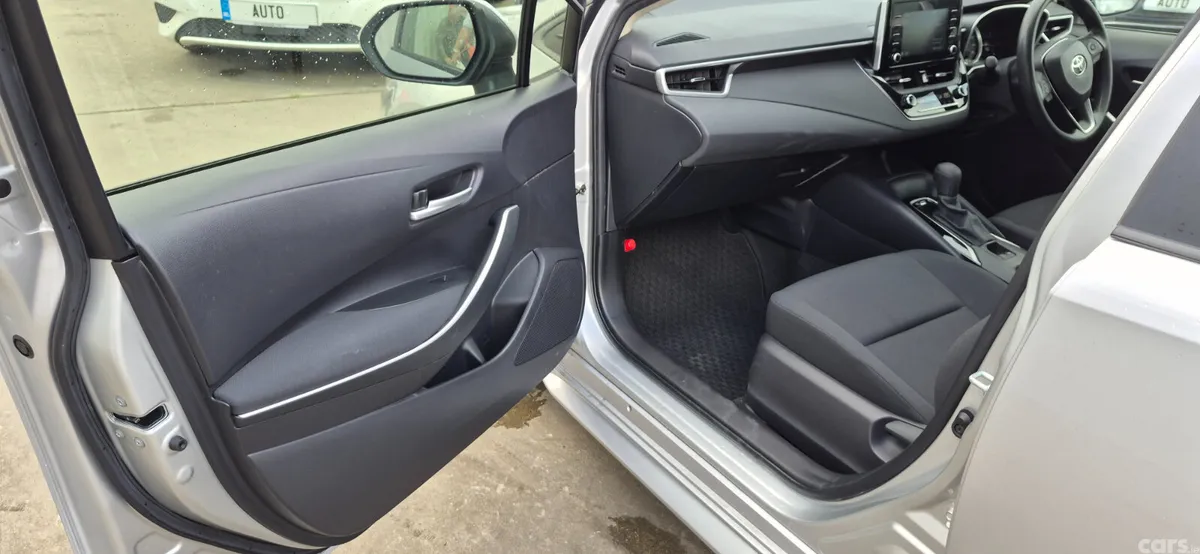 Toyota Corolla Saloon, Petrol Hybrid, 2021, Silver