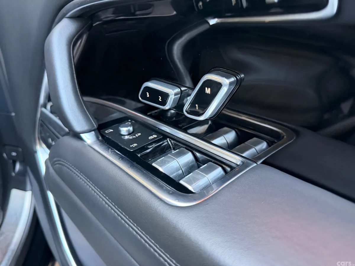 Land Rover Range Rover SUV, Petrol Plug-in Hybrid, 2023, Black