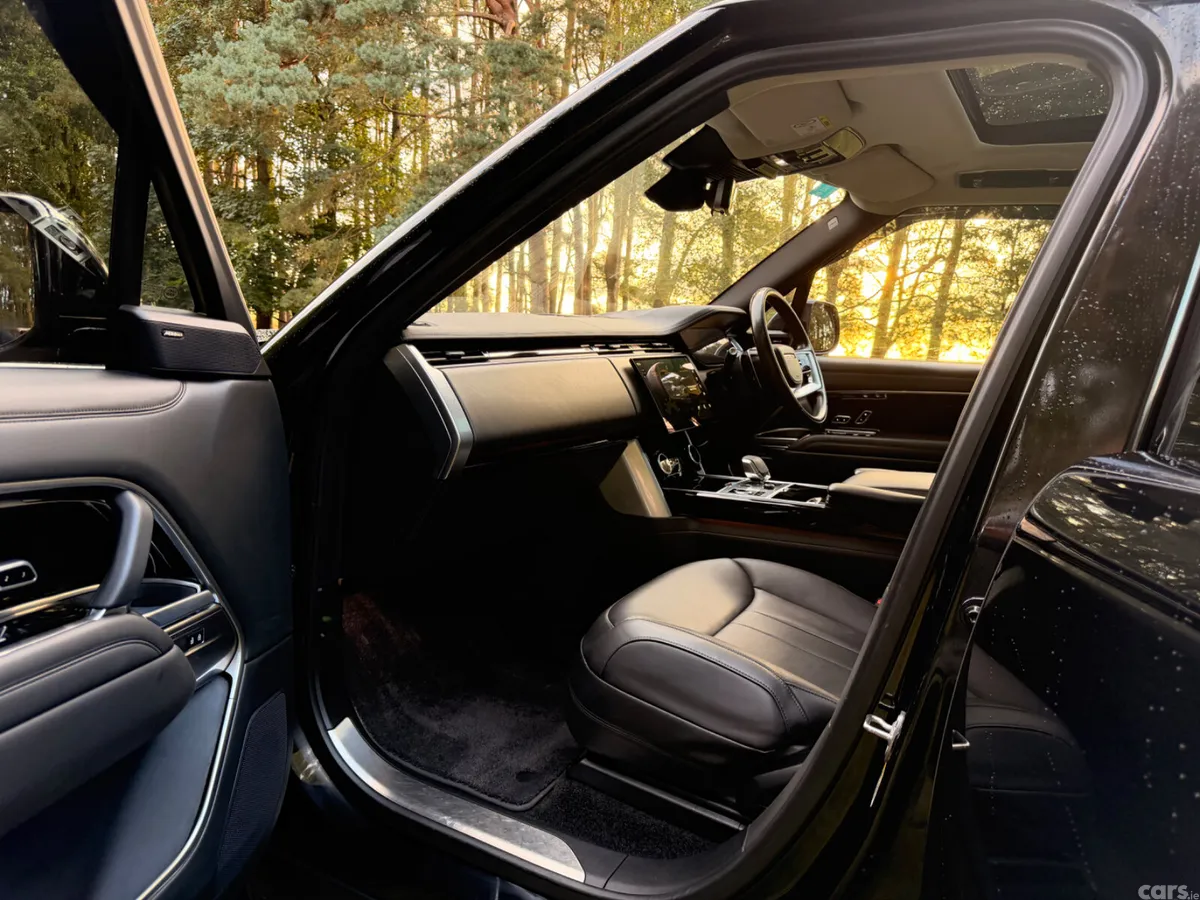 Land Rover Range Rover SUV, Petrol Plug-in Hybrid, 2023, Black