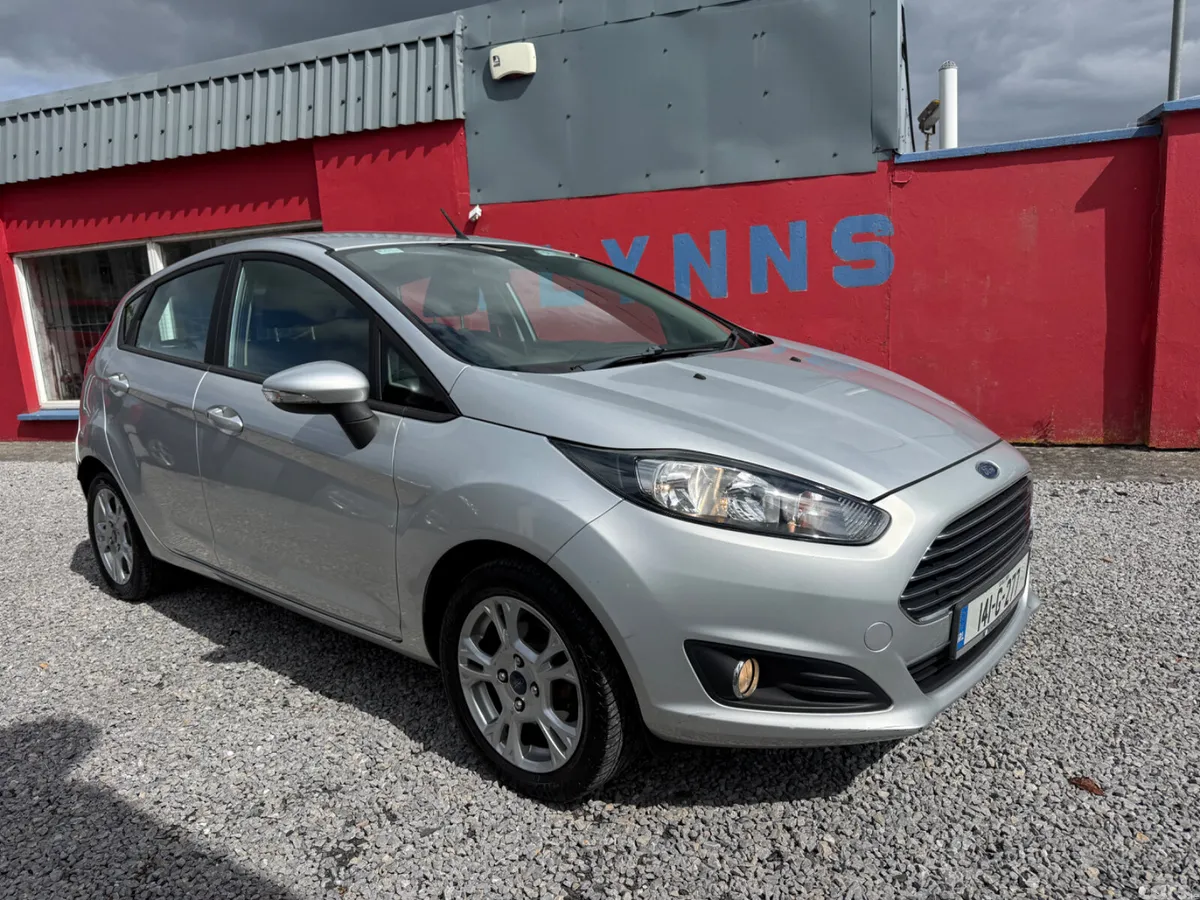 Ford Fiesta Hatchback, Petrol, 2014, Silver