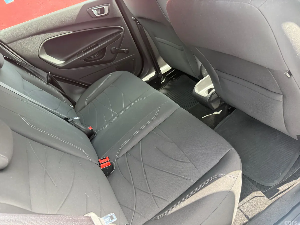 Ford Fiesta Hatchback, Petrol, 2014, Silver