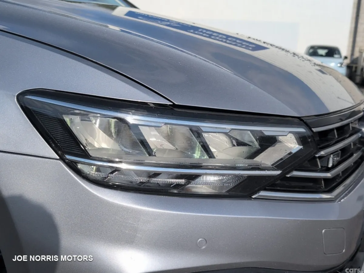 Volkswagen Passat Saloon, Petrol, 2020, Grey