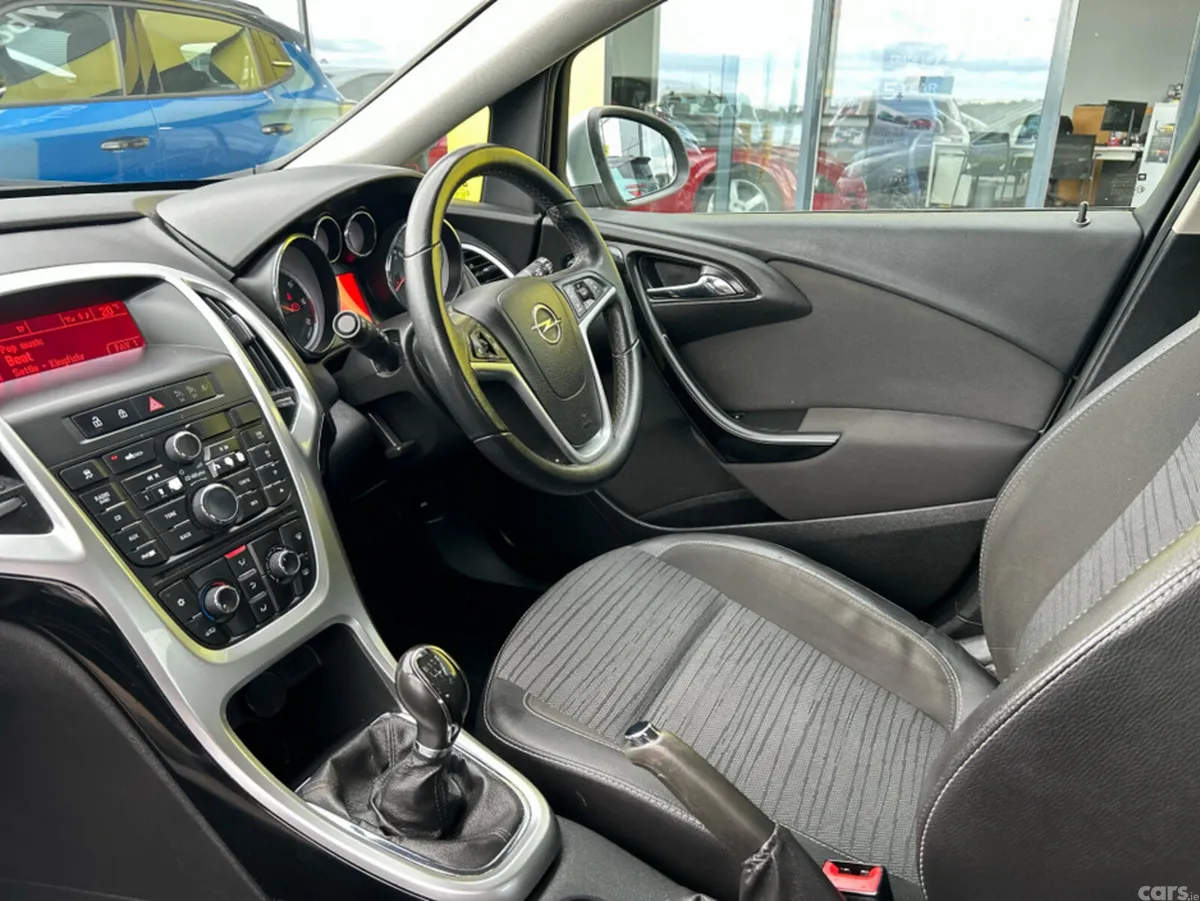 Opel Astra Hatchback, Diesel, 2015, Silver
