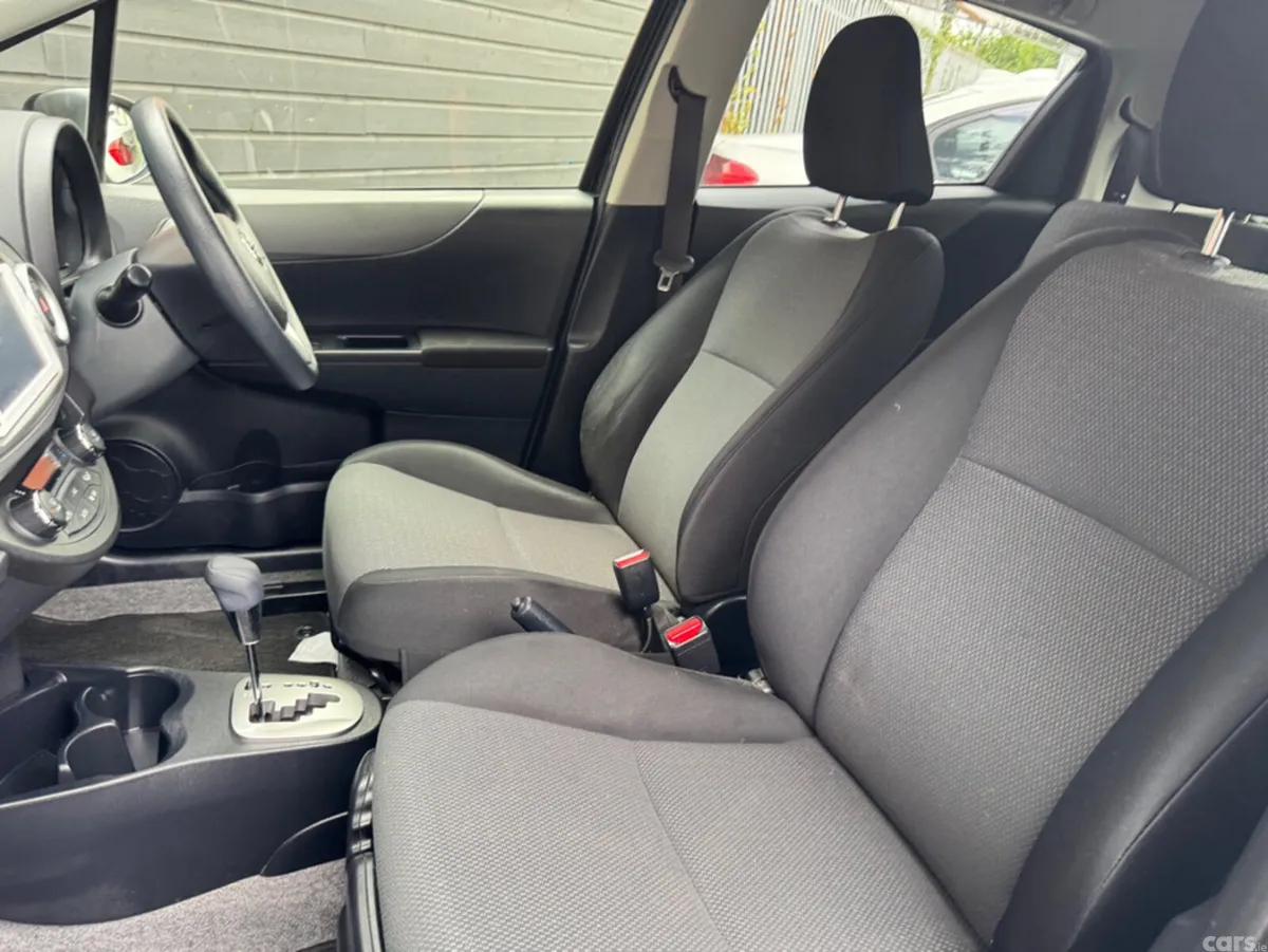 Toyota Yaris Hatchback, Petrol, 2013, Black