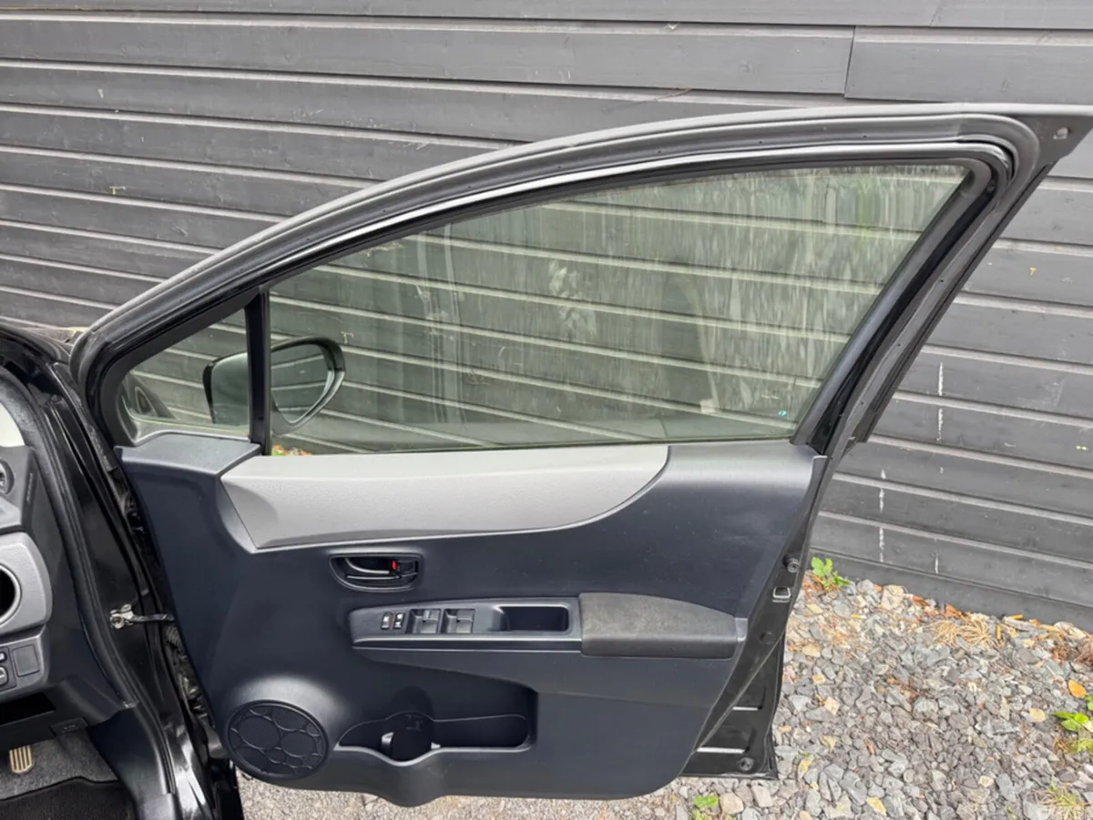 Toyota Yaris Hatchback, Petrol, 2013, Black