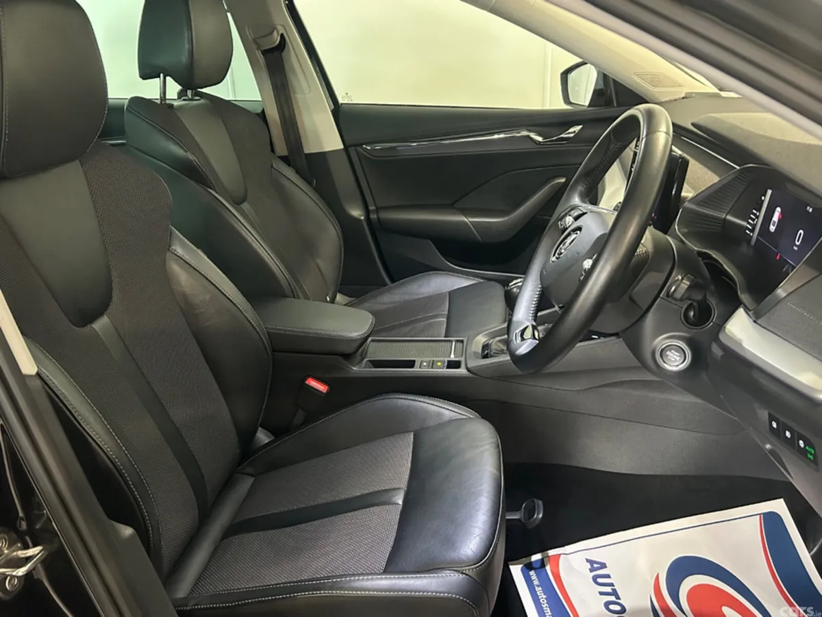 Skoda Octavia Hatchback, Diesel, 2023, Black