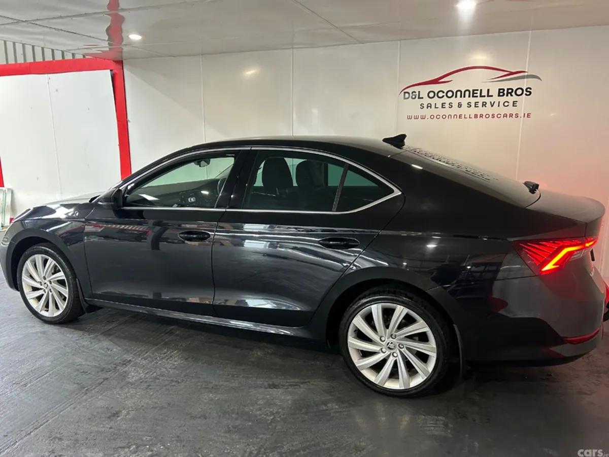 Skoda Octavia Hatchback, Diesel, 2023, Black