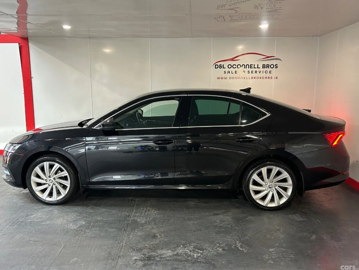 Skoda Octavia Hatchback, Diesel, 2023, Black