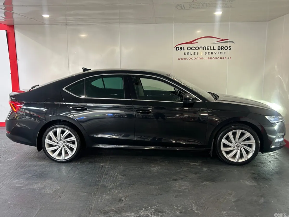 Skoda Octavia Hatchback, Diesel, 2023, Black