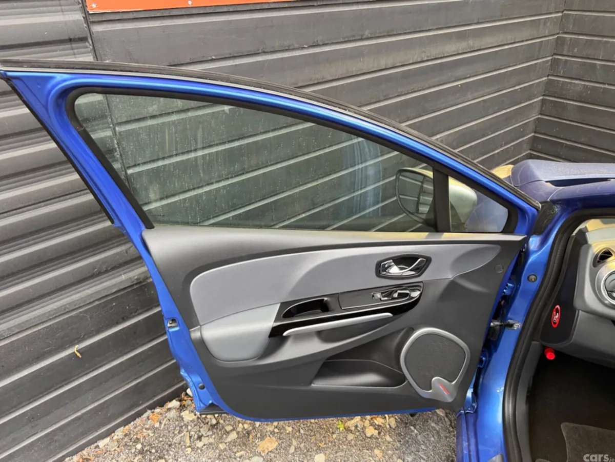 Renault Clio Hatchback, Petrol, 2014, Blue