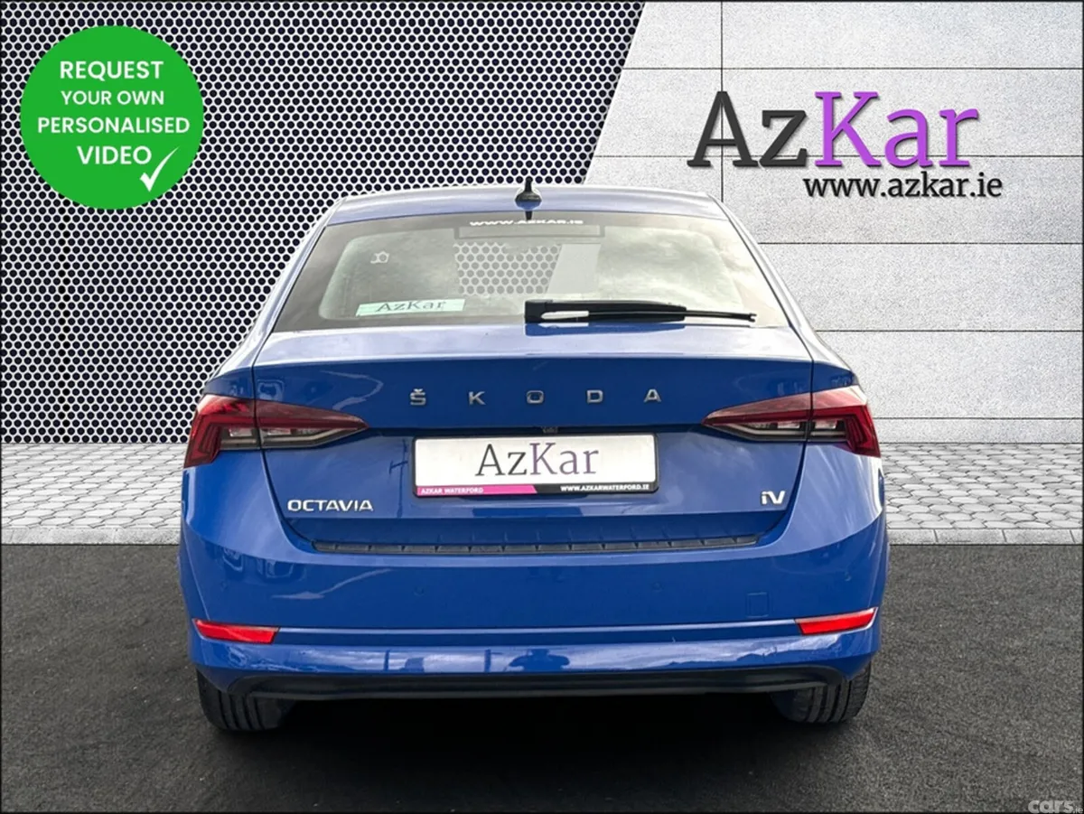 Skoda Octavia Hatchback, Petrol Plug-in Hybrid, 2023, Blue