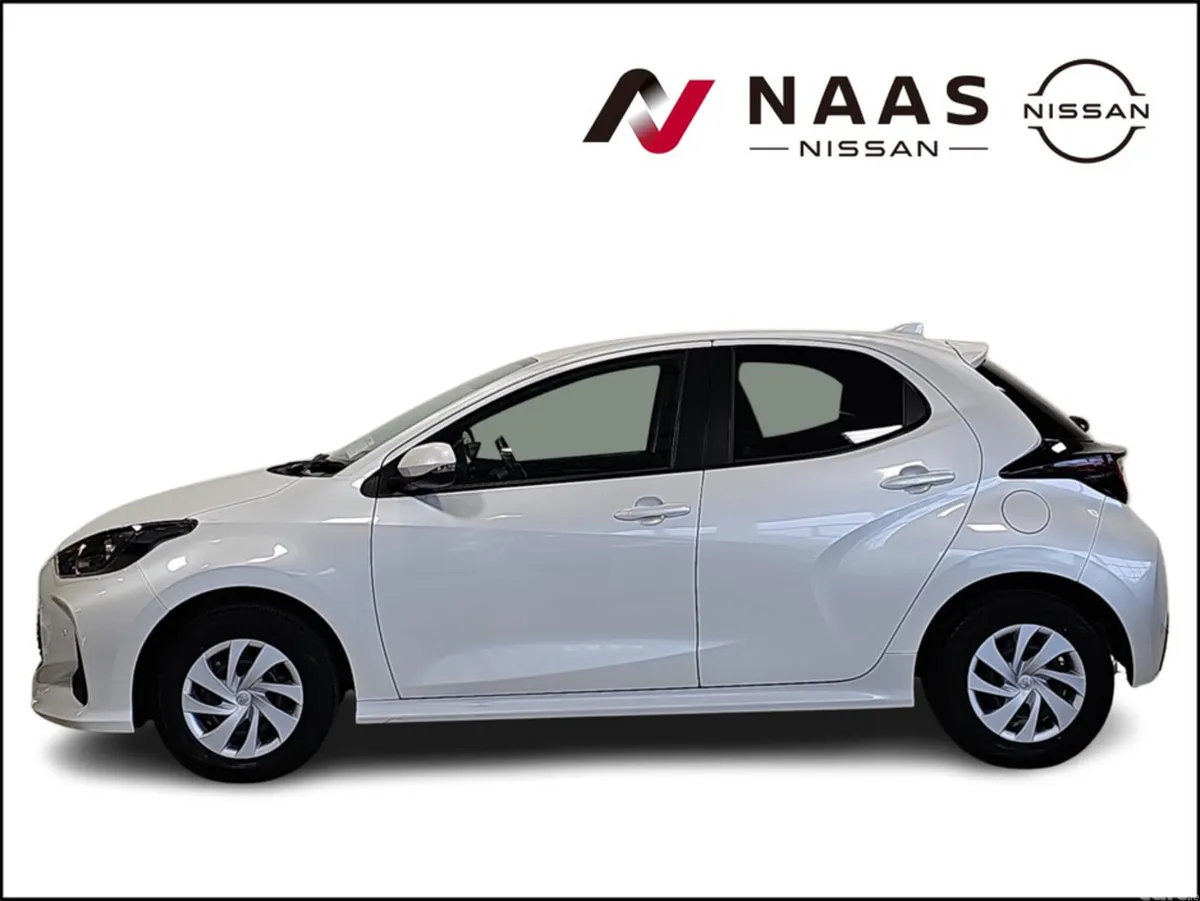 Toyota Yaris Hatchback, Petrol Hybrid, 2024, White